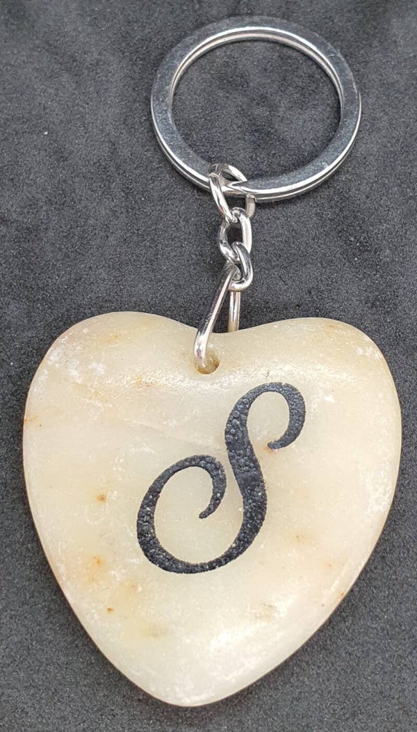 Marmeren hart met letter S