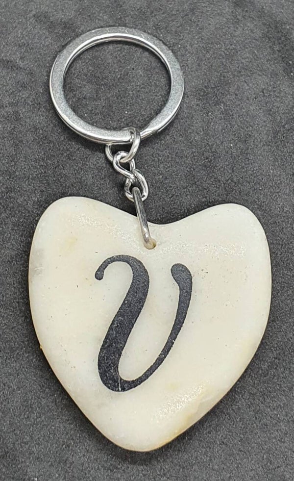 Marmeren hart met letter V