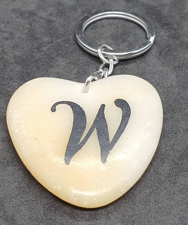 Marmeren hart met letter W