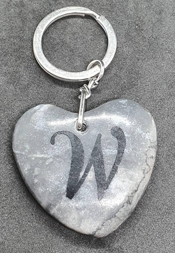 Marmeren hart met letter W