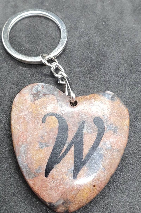Marmeren hart met letter W