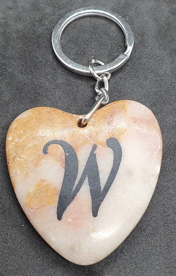 Marmeren hart met letter W