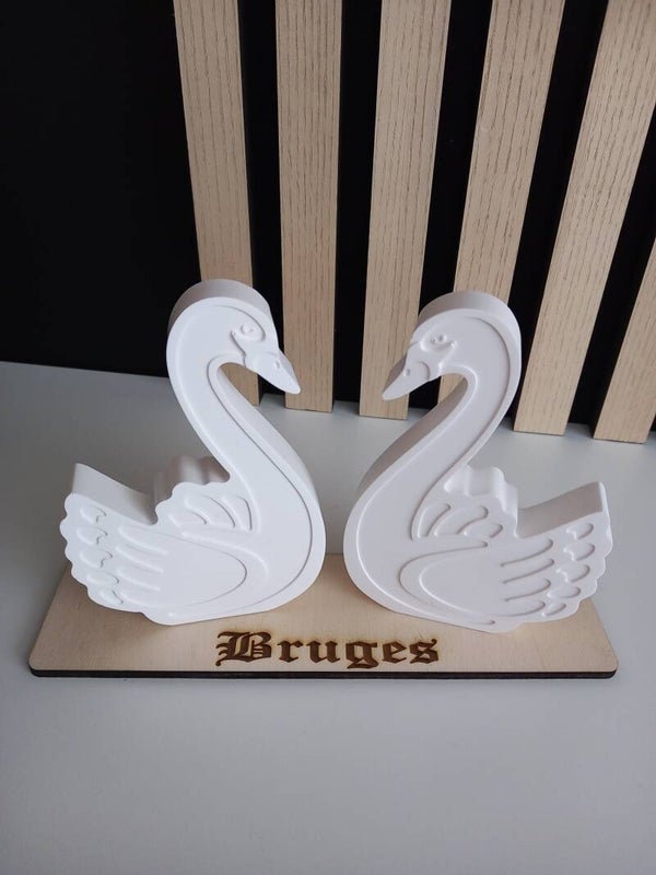 Zwaantjes in porseleingips met opschrift Brugge of Bruges