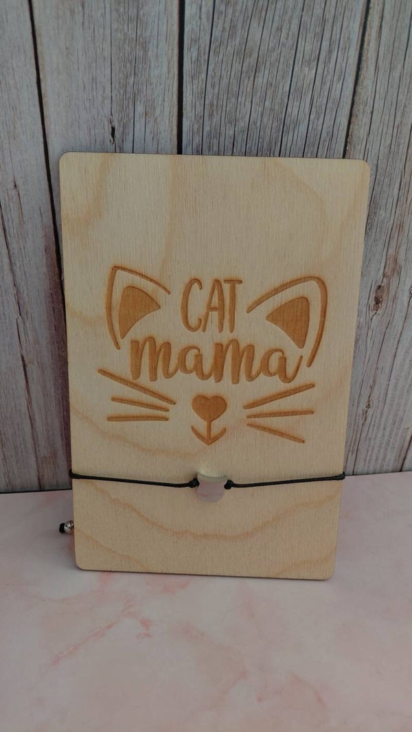 Houten kaart met armband  kat