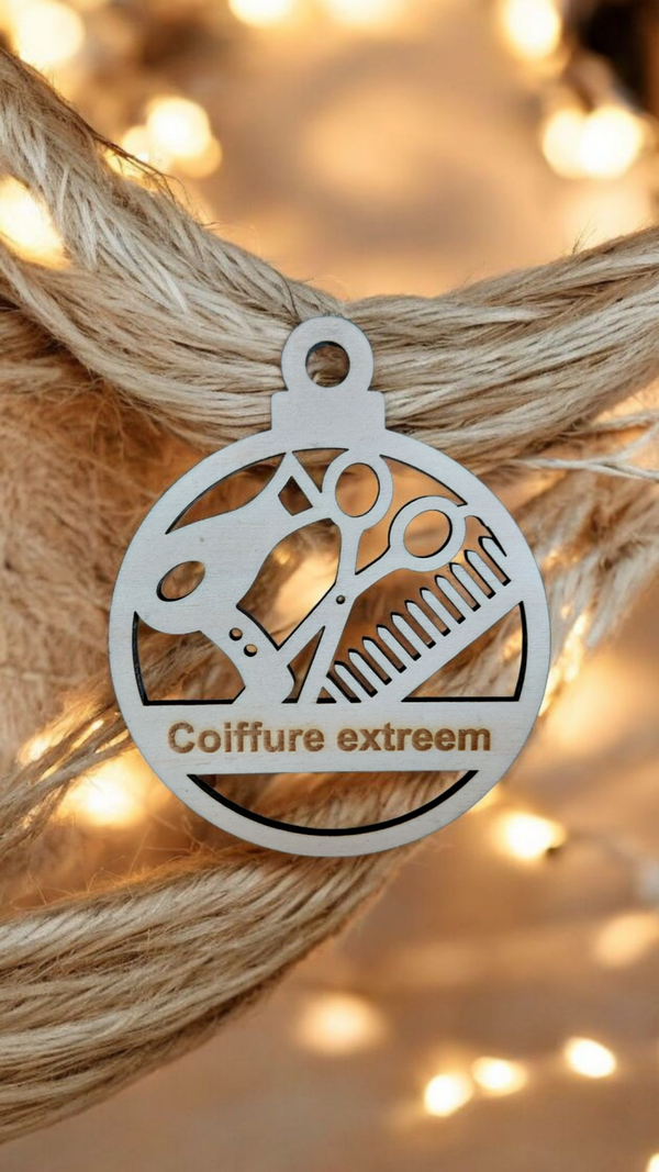 Gepersonaliseerde kerstbal in hout kapper