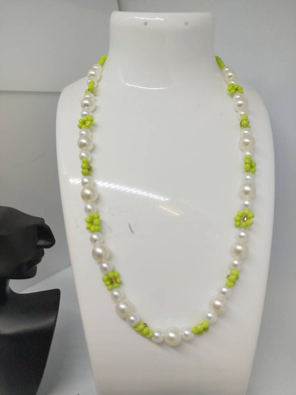 Collier perle de rocaille et perle de verre