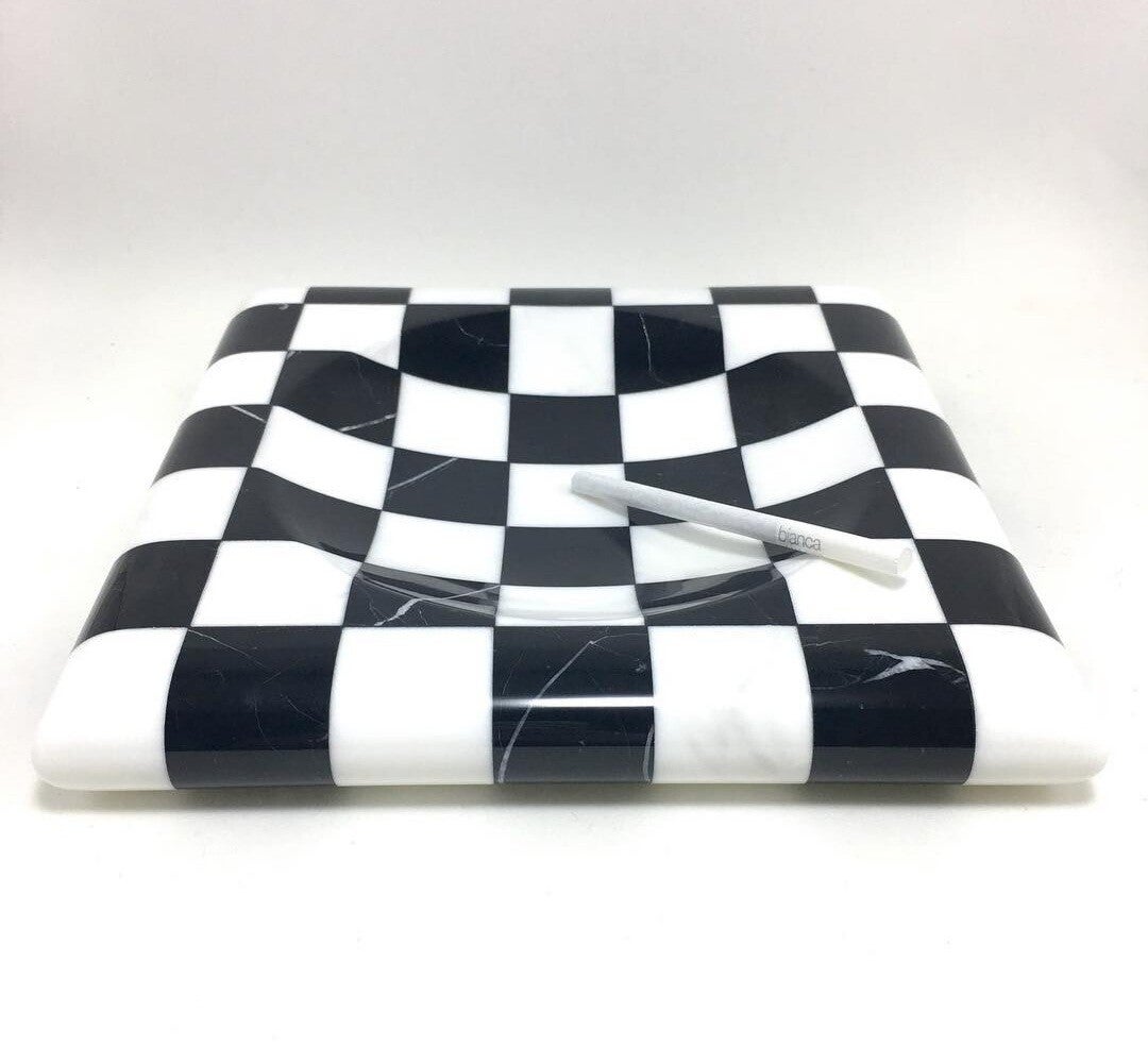 Marmor-Aschenbecher Schwarz-Weiß im Schachbrett-Look – Quadratischer Design-Klassiker