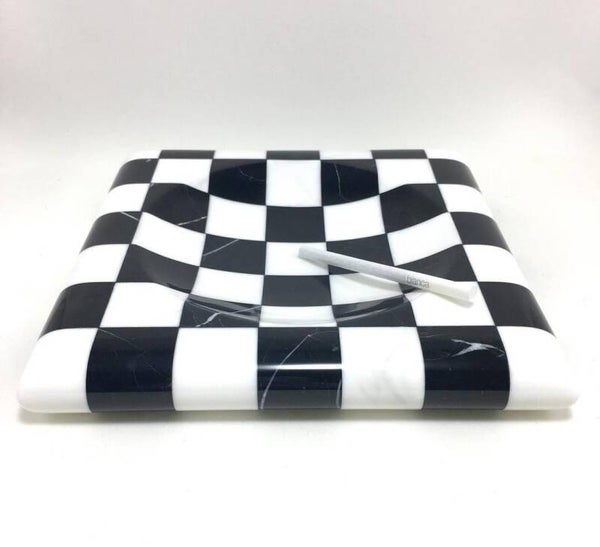 Marmor-Aschenbecher Schwarz-Weiß im Schachbrett-Look – Quadratischer Design-Klassiker