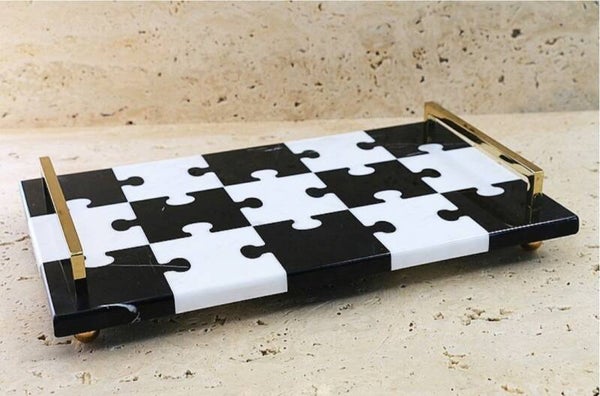 Marmor-Serviertablett in Schwarz-Weiß mit Puzzle-Design