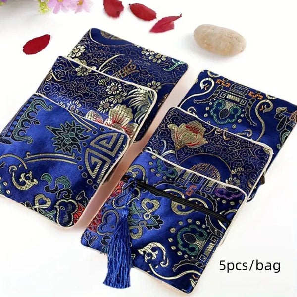 Brokaat geborduurde tasje