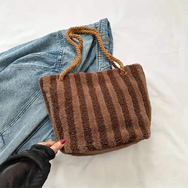 Fluffy nepbonte schoudertas in streepdesssin met 2 hengsels van touw.