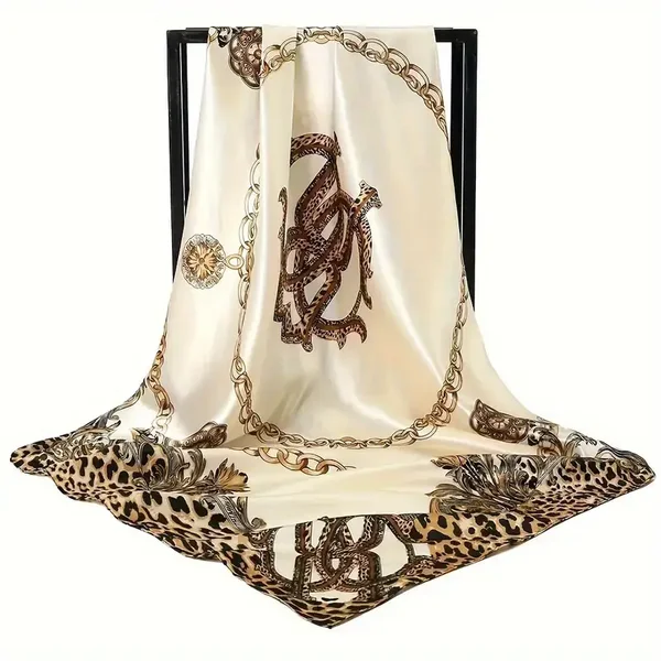 roomwitte  sjaal met kettingmoetief