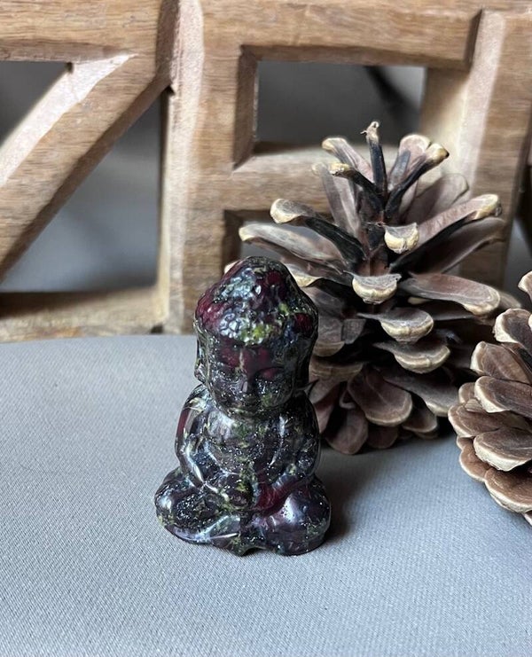 bouddha en jaspe sang de dragon