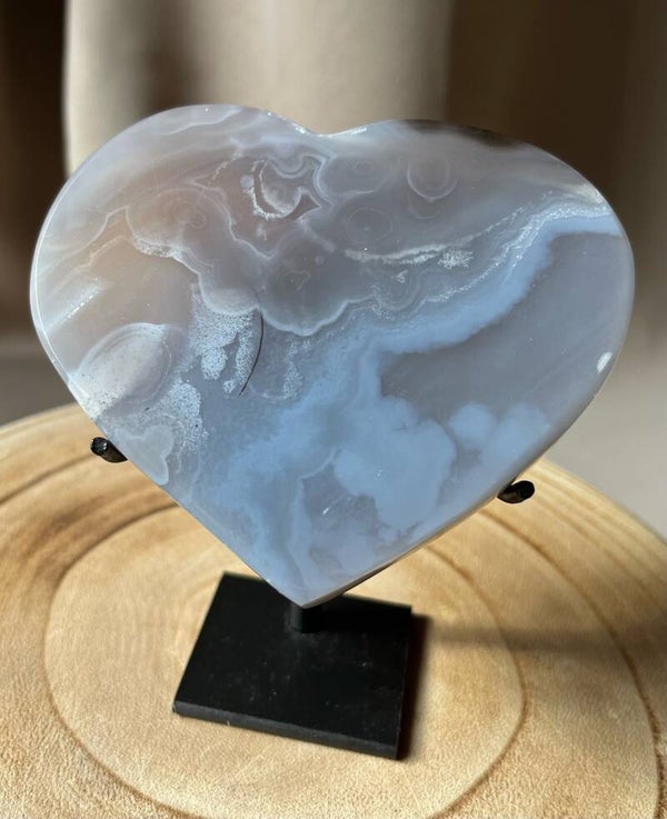 Coeur en agate sur socle