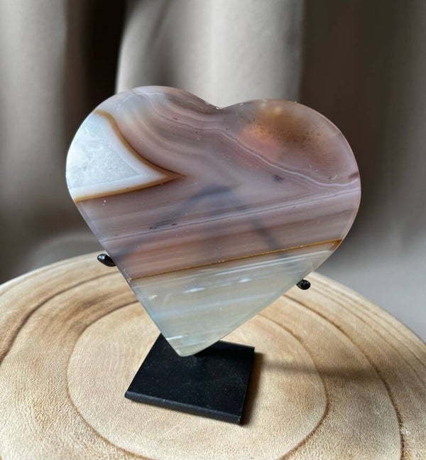 Coeur en agate sur socle