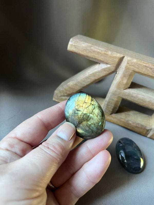 Galet en labradorite