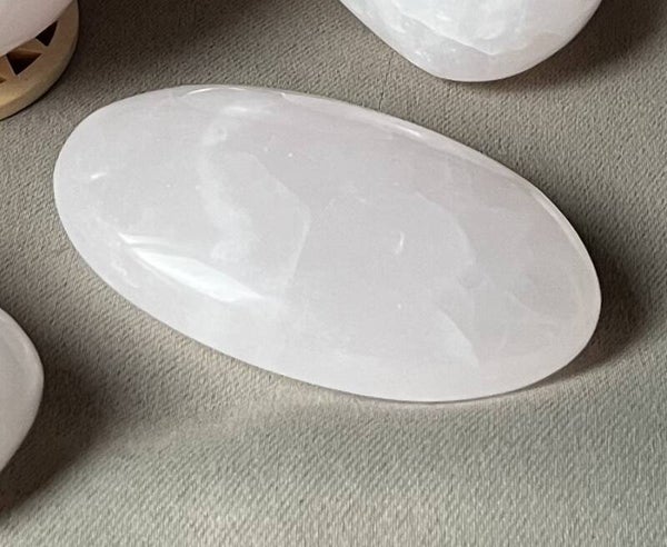 Galet en manganocalcite
