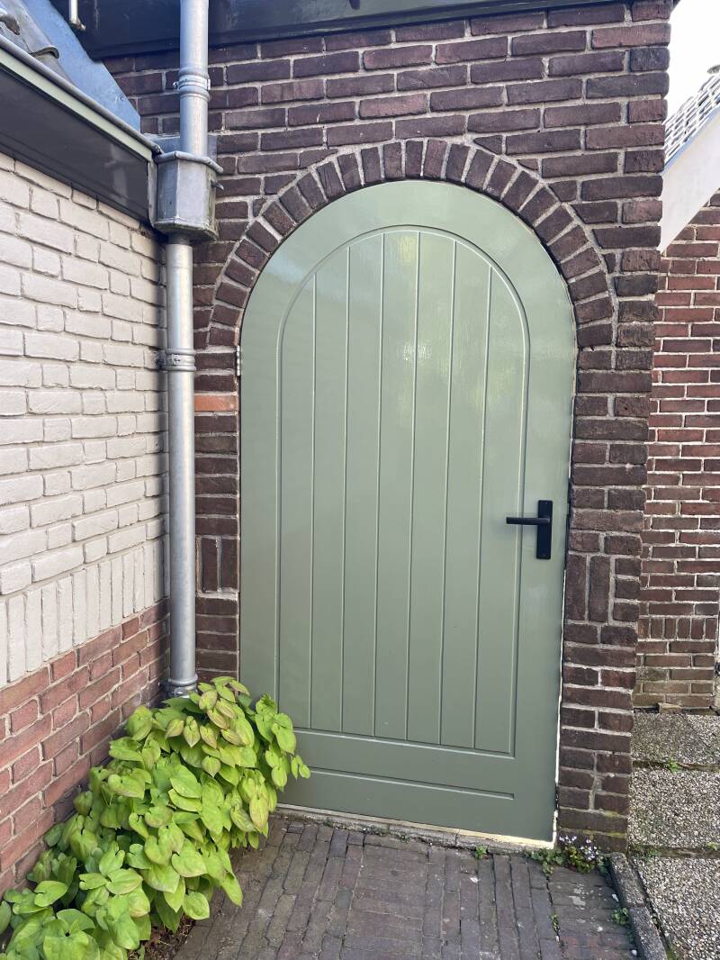 poortdeur geschilderd