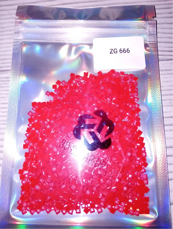 Paillettes de nono carrés #666