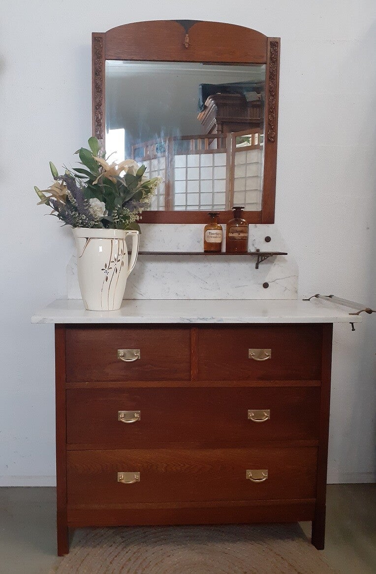 Eiken waskast ladekast met marmeren blad en spiegel