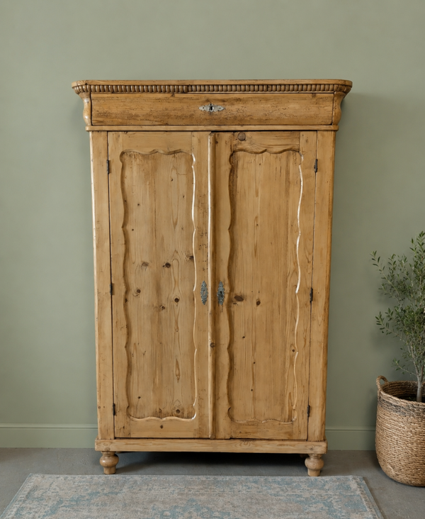 Oude geloogd grenen biedermeier meidenkast