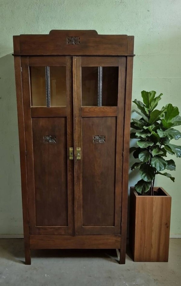 Klein formaat Art Deco kledingkast servieskast