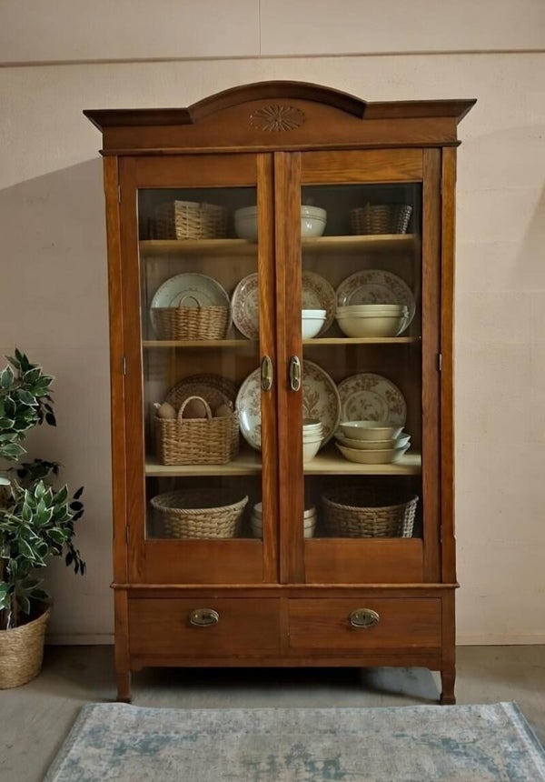 Demontabele eiken art-deco vitrinekast met facetgeslepen glas