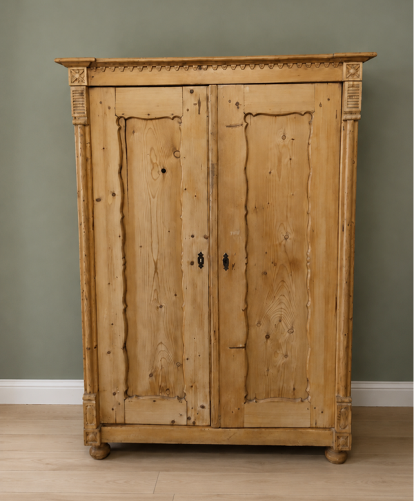 Demontabele grenen meidenkast in Biedermeier stijl