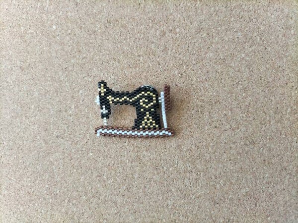 Pin's machine à coudre P3