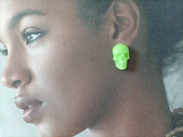 Boucles d'oreilles clou Tête de mort vert BO85C