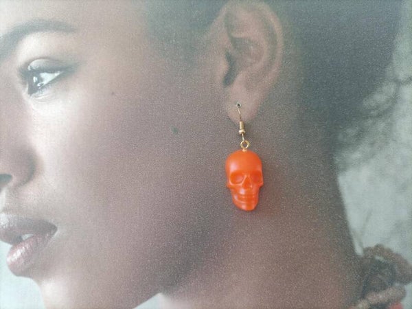 Boucles d'oreilles pendantes Tête de mort orange BO22B