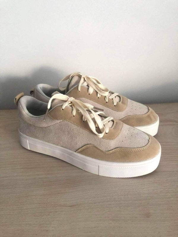 Basic platform sneaker