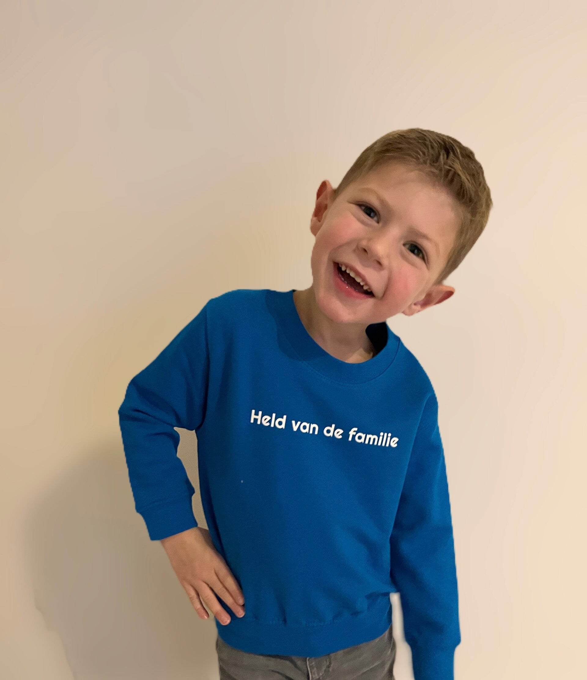 Held van de familie sweater