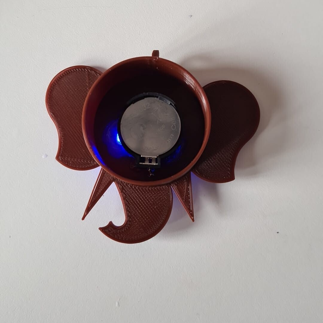 Olifant hanger met Led ogen Carliene Art&Design