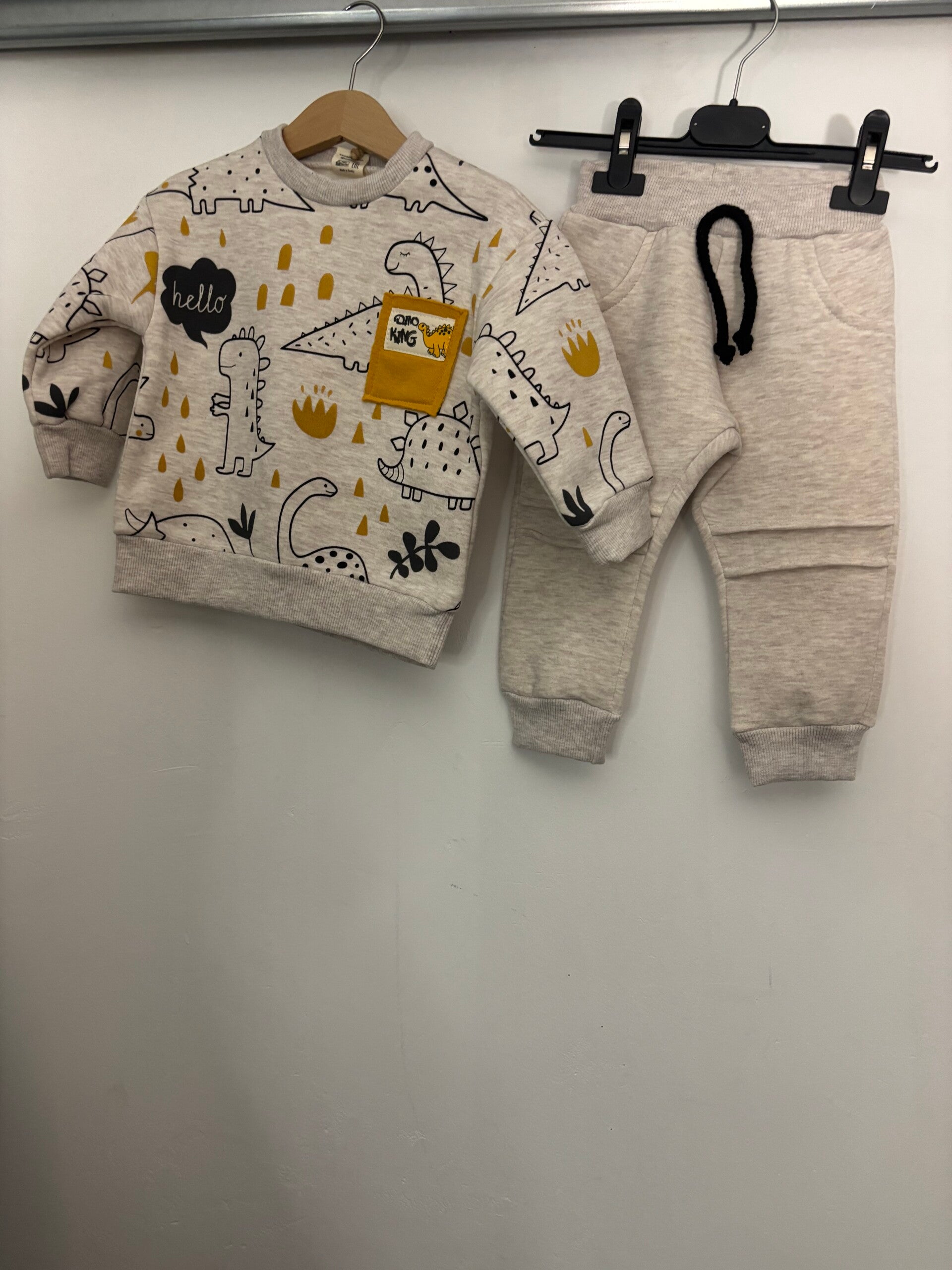Beige dino set