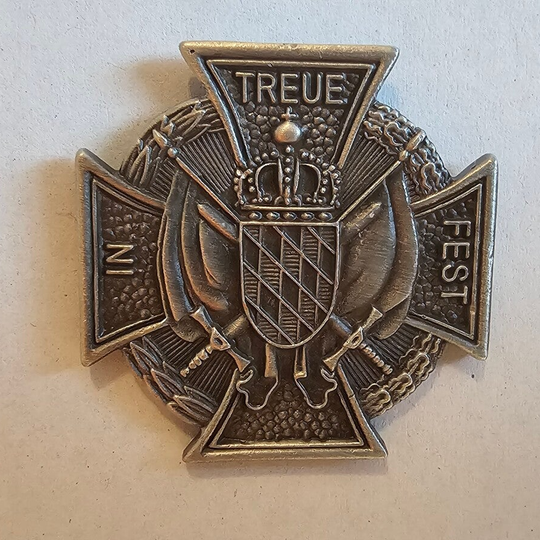 Pin IN TREUE FEST EK mit Wappen und Schwertern