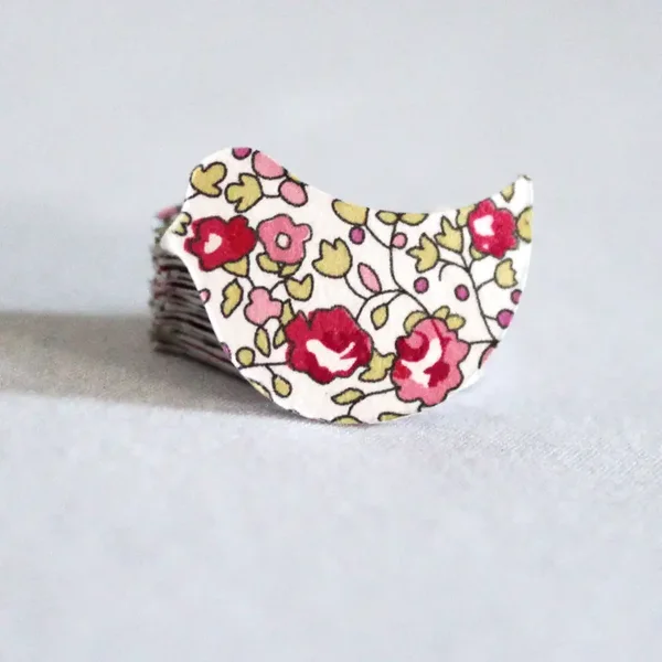 Oiseaux en confettis de table en liberty au choix