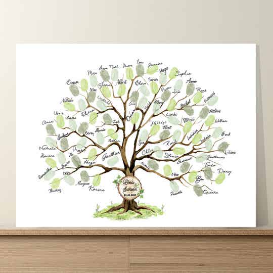 Arbre en aquarelle et son rondin de bois avec feuilles de lierre