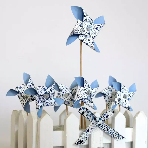 Mini moulins à vent  sur pics en bois en liberty au choix