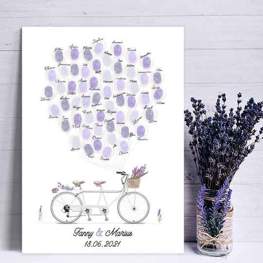 Tandem avec son panier en osier et son bouquet de lavande