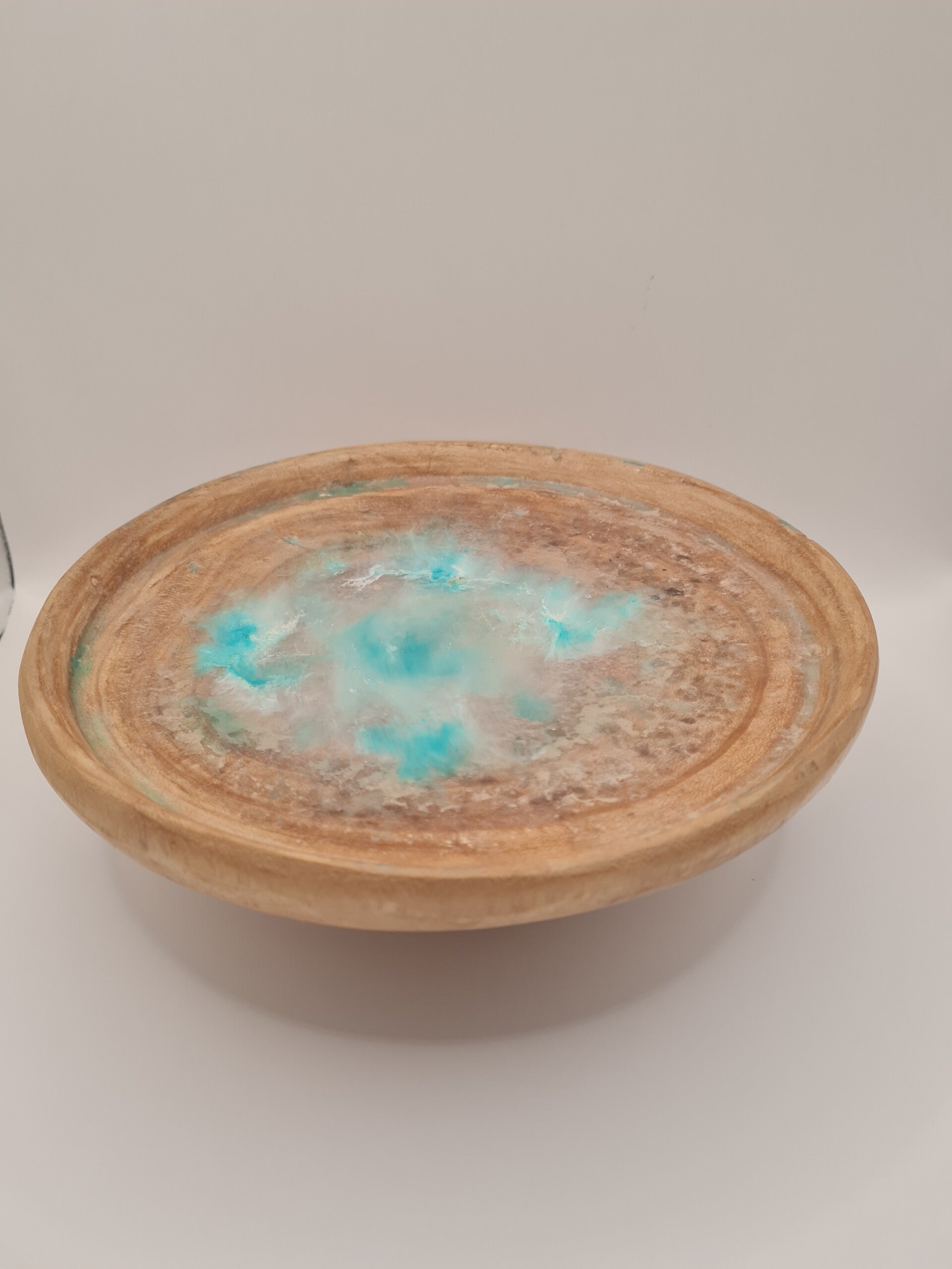 etagere van verschillende soorten hout met epoxy