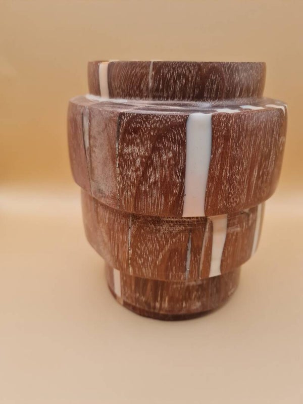 Hardhouten vaas in art deco stijl met epoxie