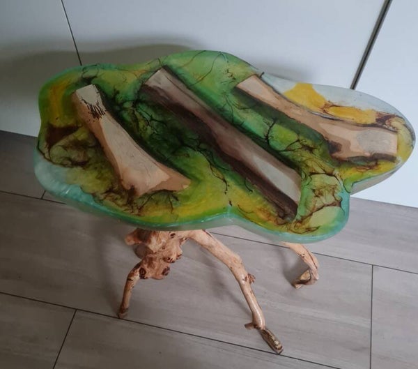 Bijzettafel hout met epoxy groen