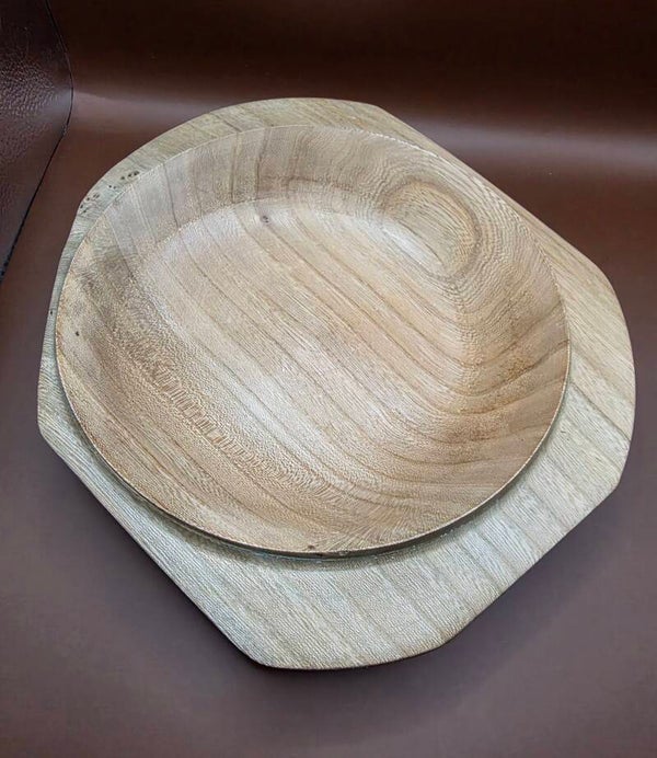 Schaal met asymmetrische rand van eikenhout