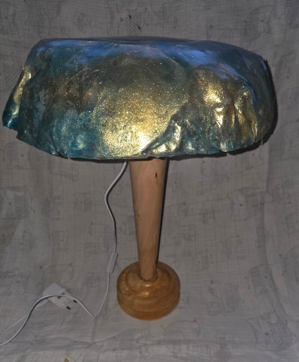 Schemerlamp groen goud met kersenhouten statief