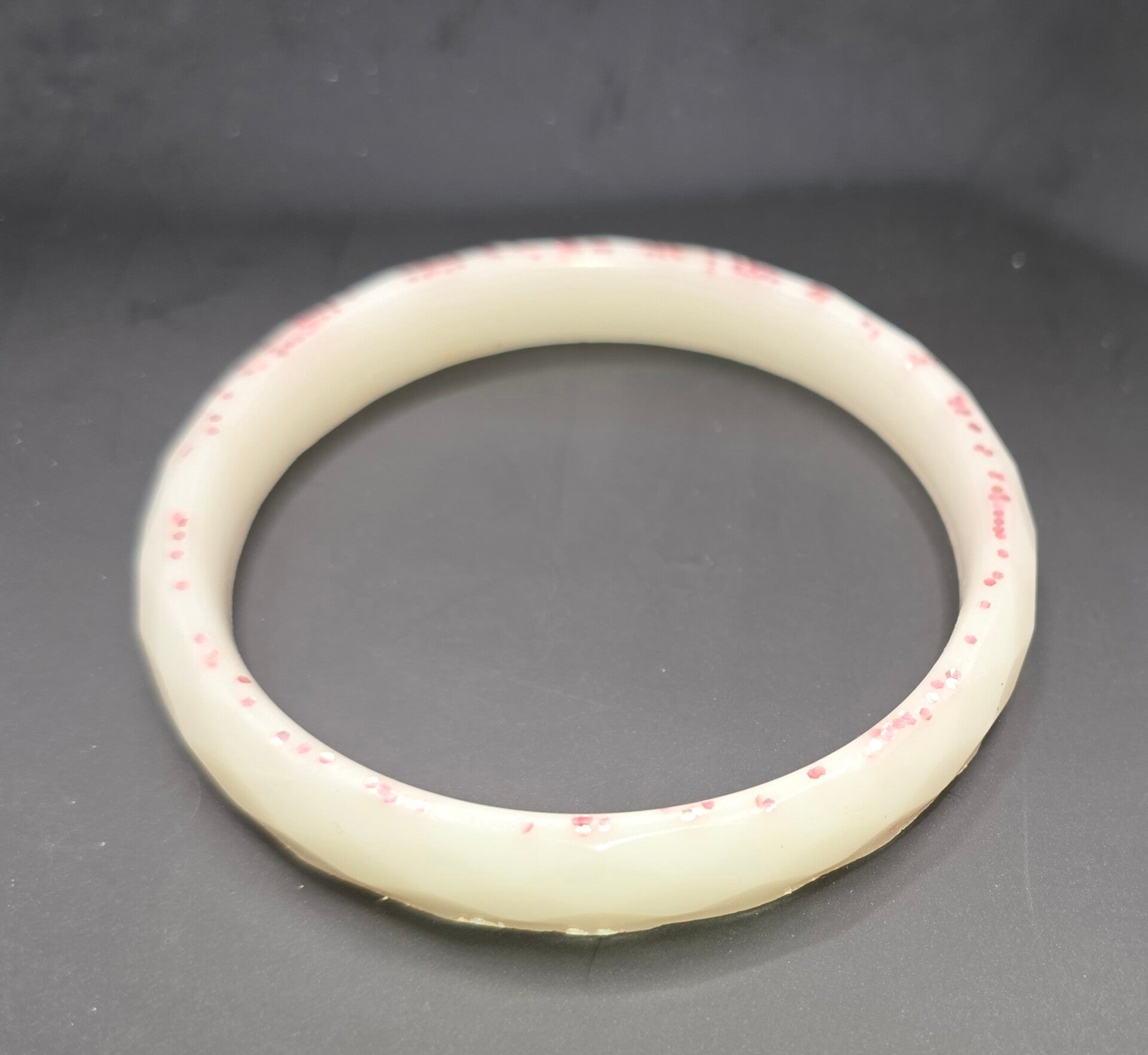 Armband wit met roze glitter