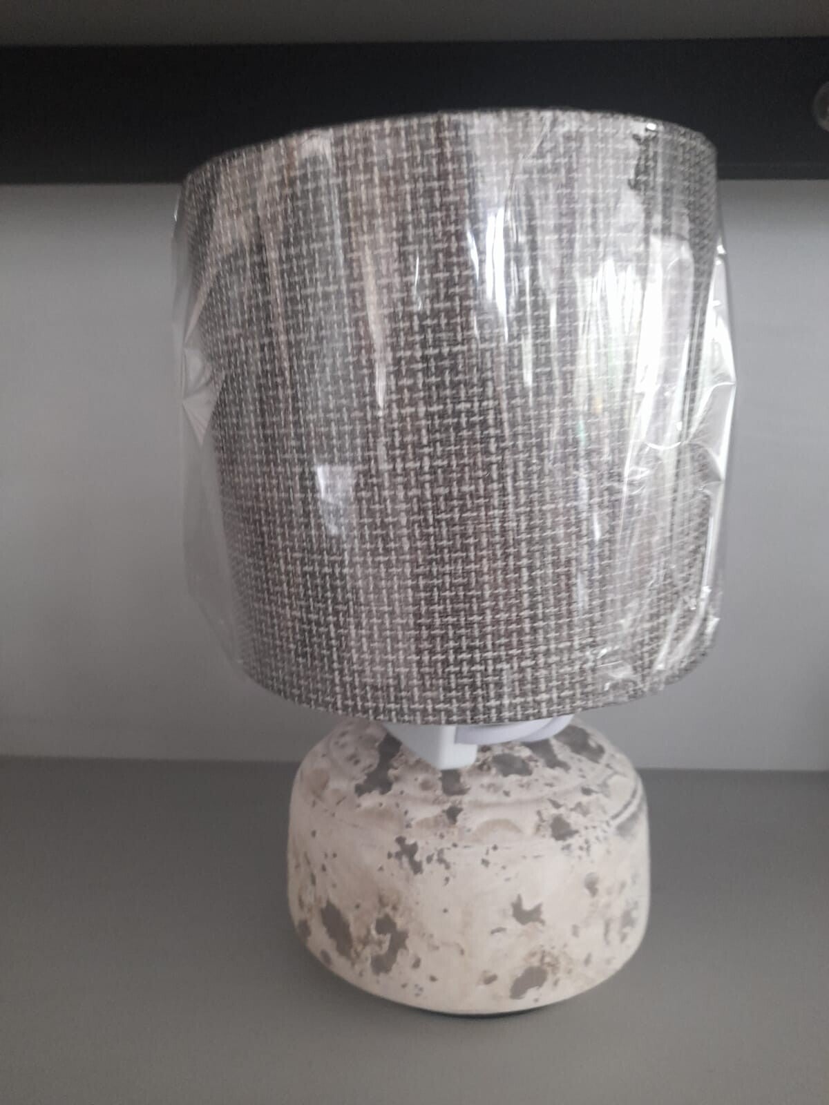 Lumetto ceramica finitura tarlata con paralume finitura canvas