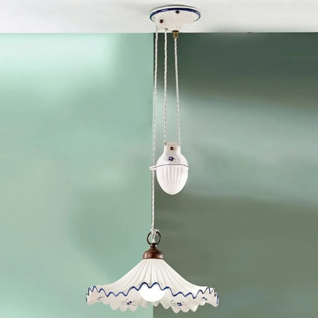 Sospensione ceramica smerlata diam.40cm con contrappeso