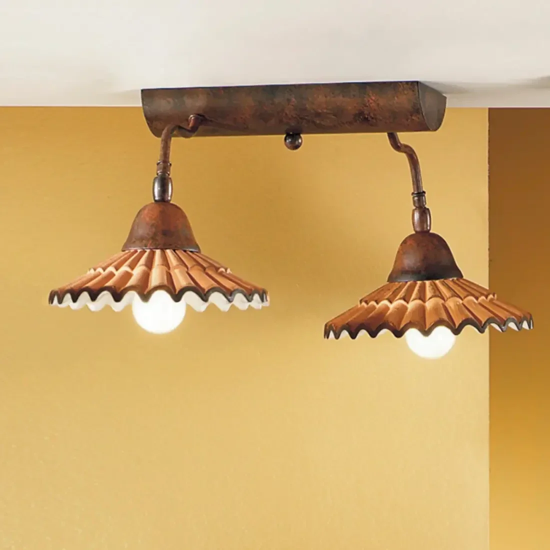 Plafoniera Rustica/2luci base metallo + ceramica finitura tegola
