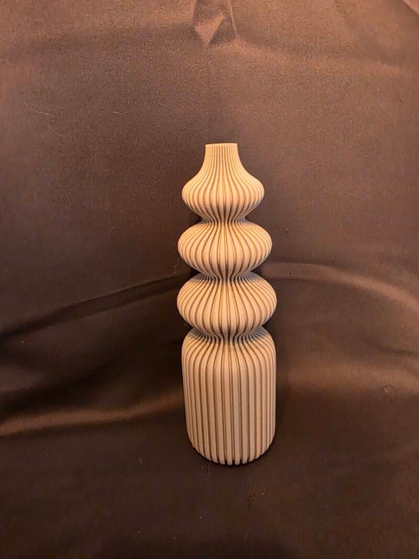 Japandi Nordic vaas ribbed